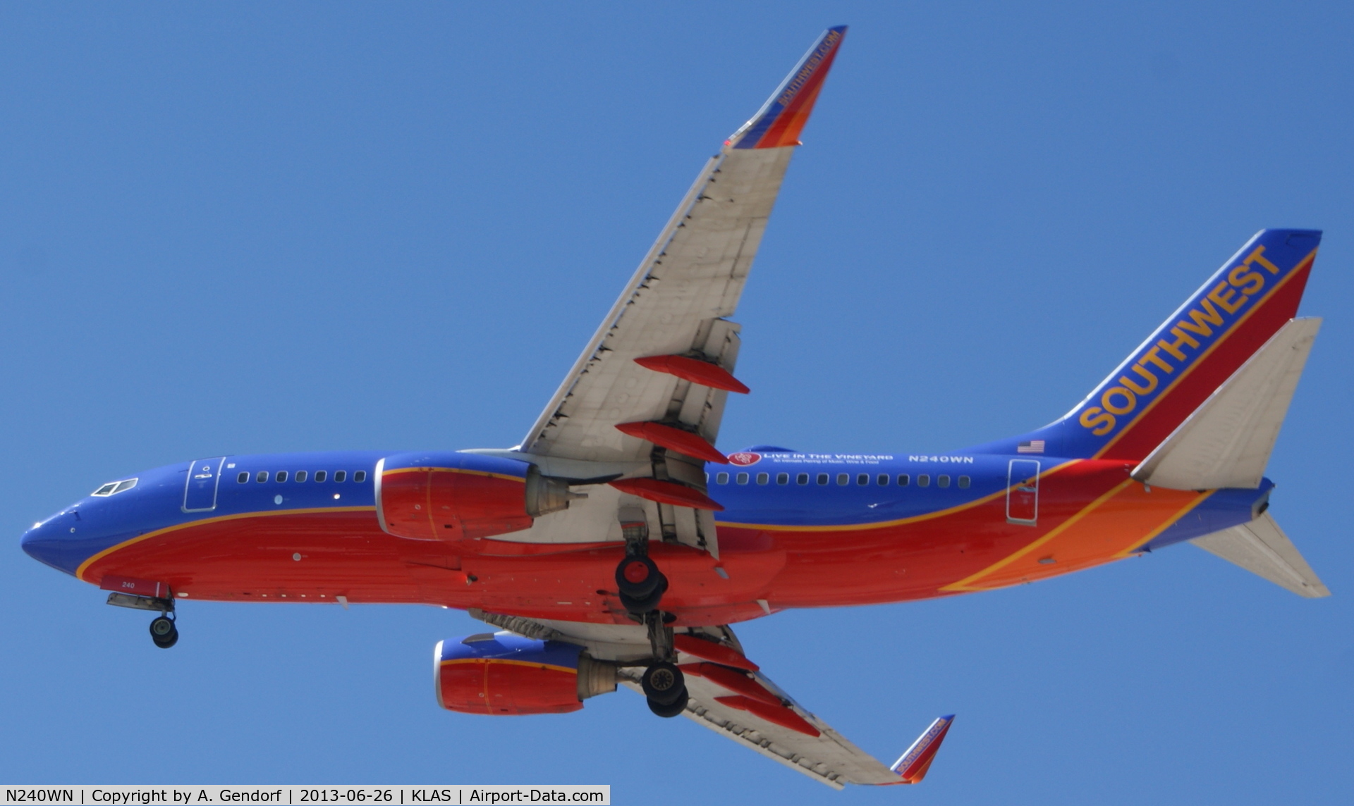 N240WN, 2006 Boeing 737-7H4 C/N 32503, Southwest Airlines (Live in the Vineyard ttl.), short before touchdown RWY 07R at Las Vegas Int´l(KLAS)