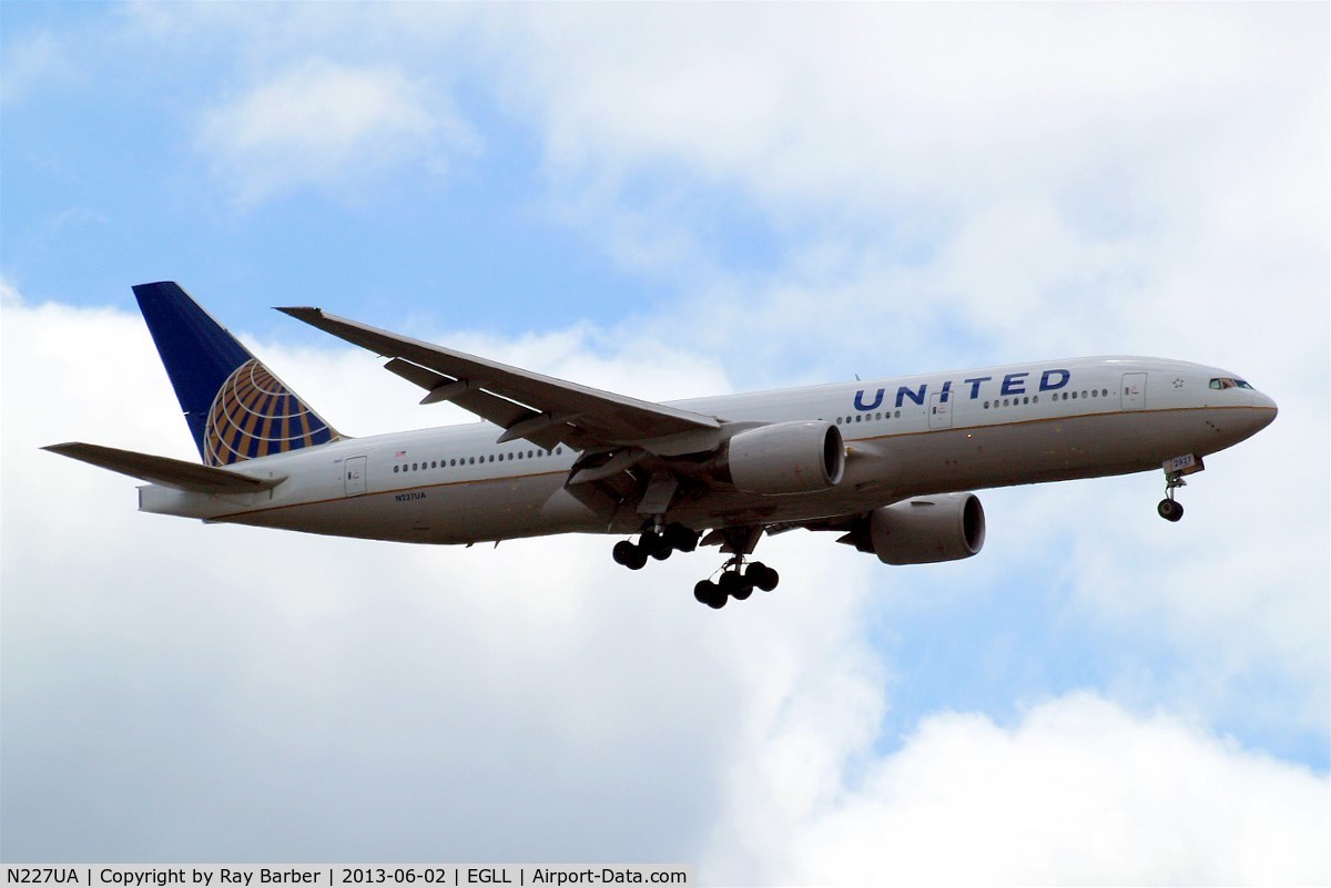 N227UA, 2002 Boeing 777-222 C/N 30555, Boeing 777-222ER [30555] (United Airlines) Home~G 02/06/2013. On approach 27L.