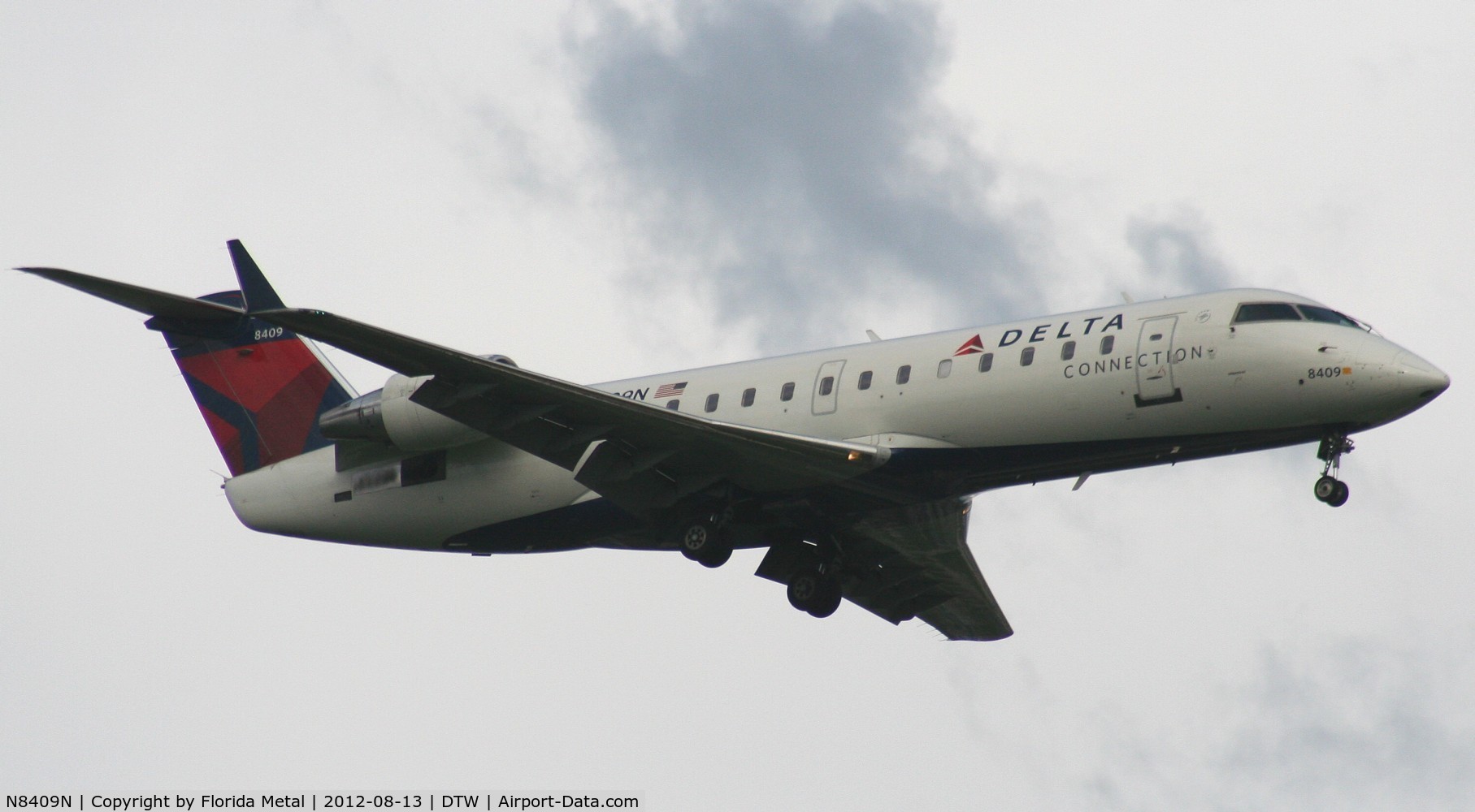 N8409N, 2000 Canadair CRJ-200LR (CL-600-2B19) C/N 7409, Delta Connection CRJ-200