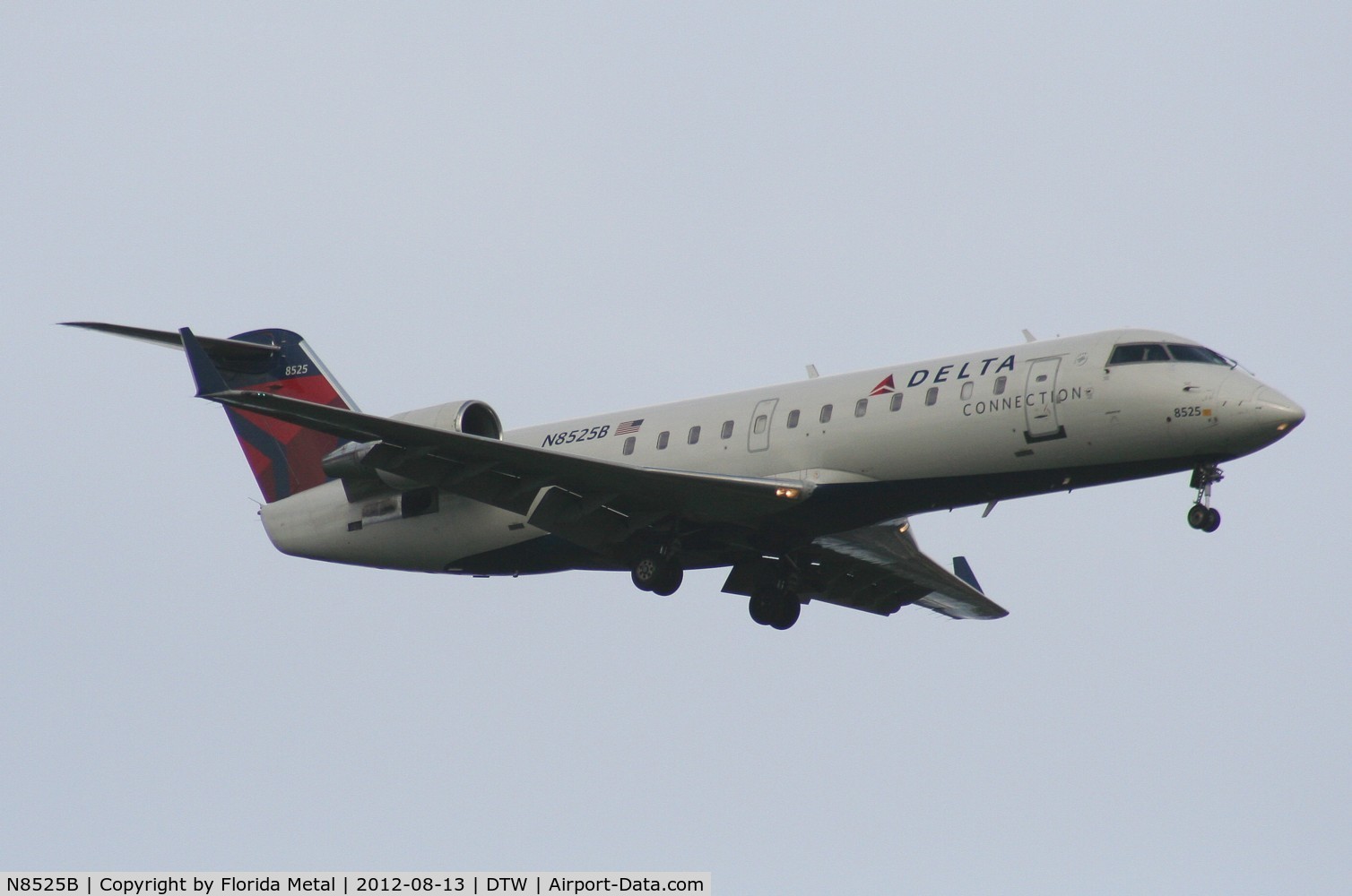 N8525B, 2001 Canadair CRJ-200LR (CL-600-2B19) C/N 7525, Delta CRJ-200