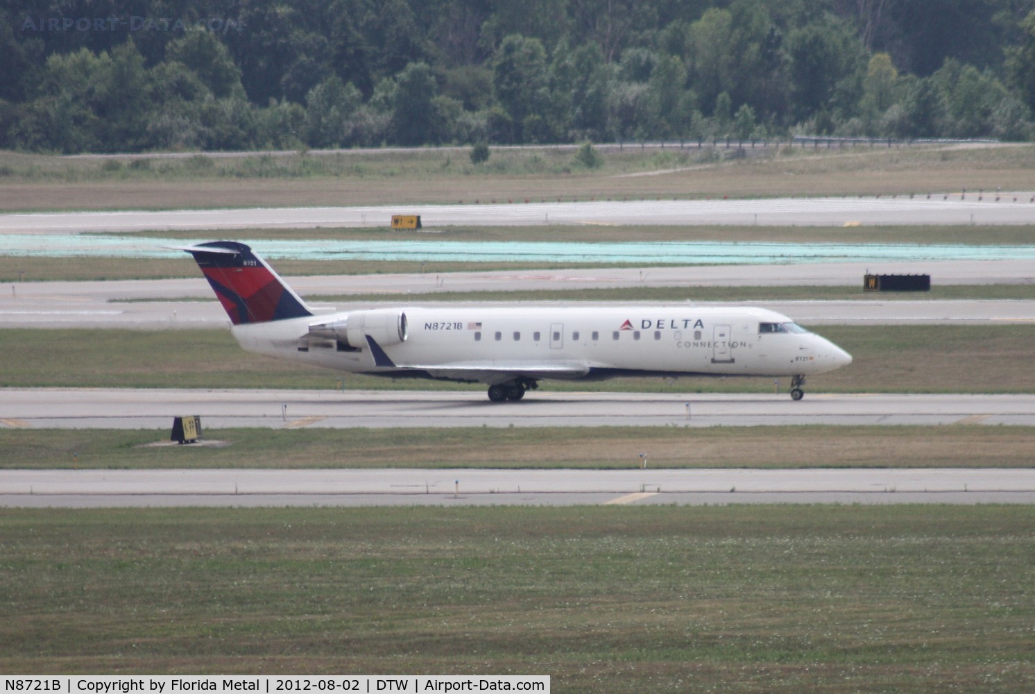 N8721B, 2002 Canadair CRJ-440 (CL-600-2B19) Regional Jet C/N 7721, Delta CRJ-200