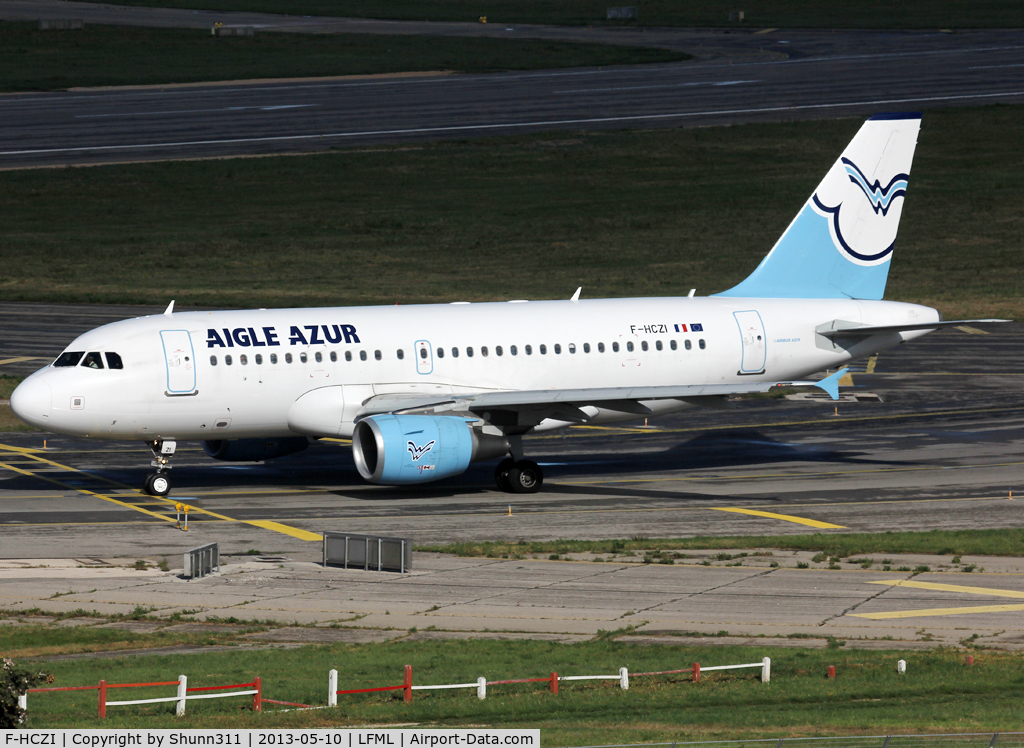 F-HCZI, 2010 Airbus A319-112 C/N 4268, Lining up rwy 31R for departure...