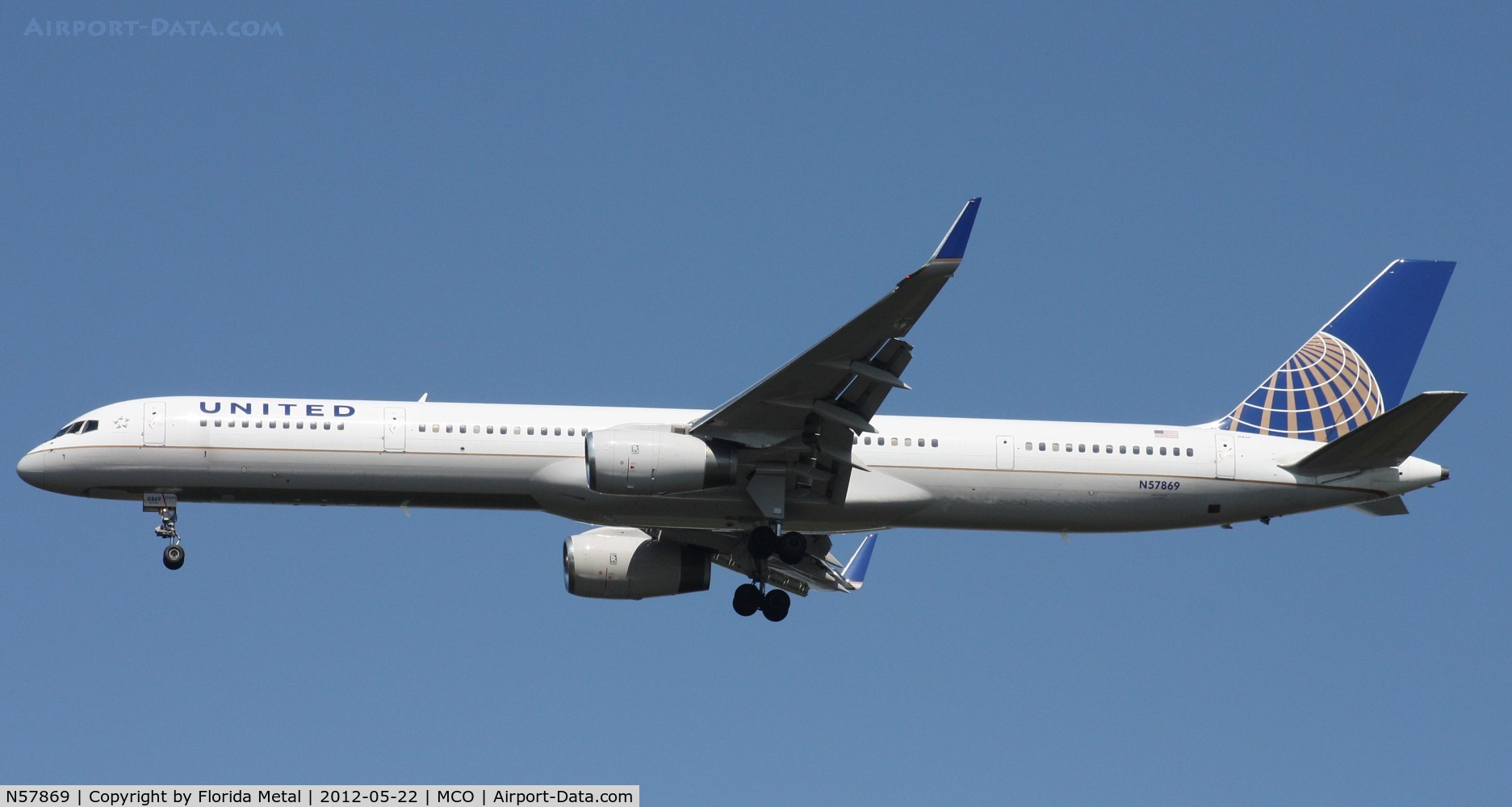N57869, 2002 Boeing 757-33N C/N 32593, United 757-300