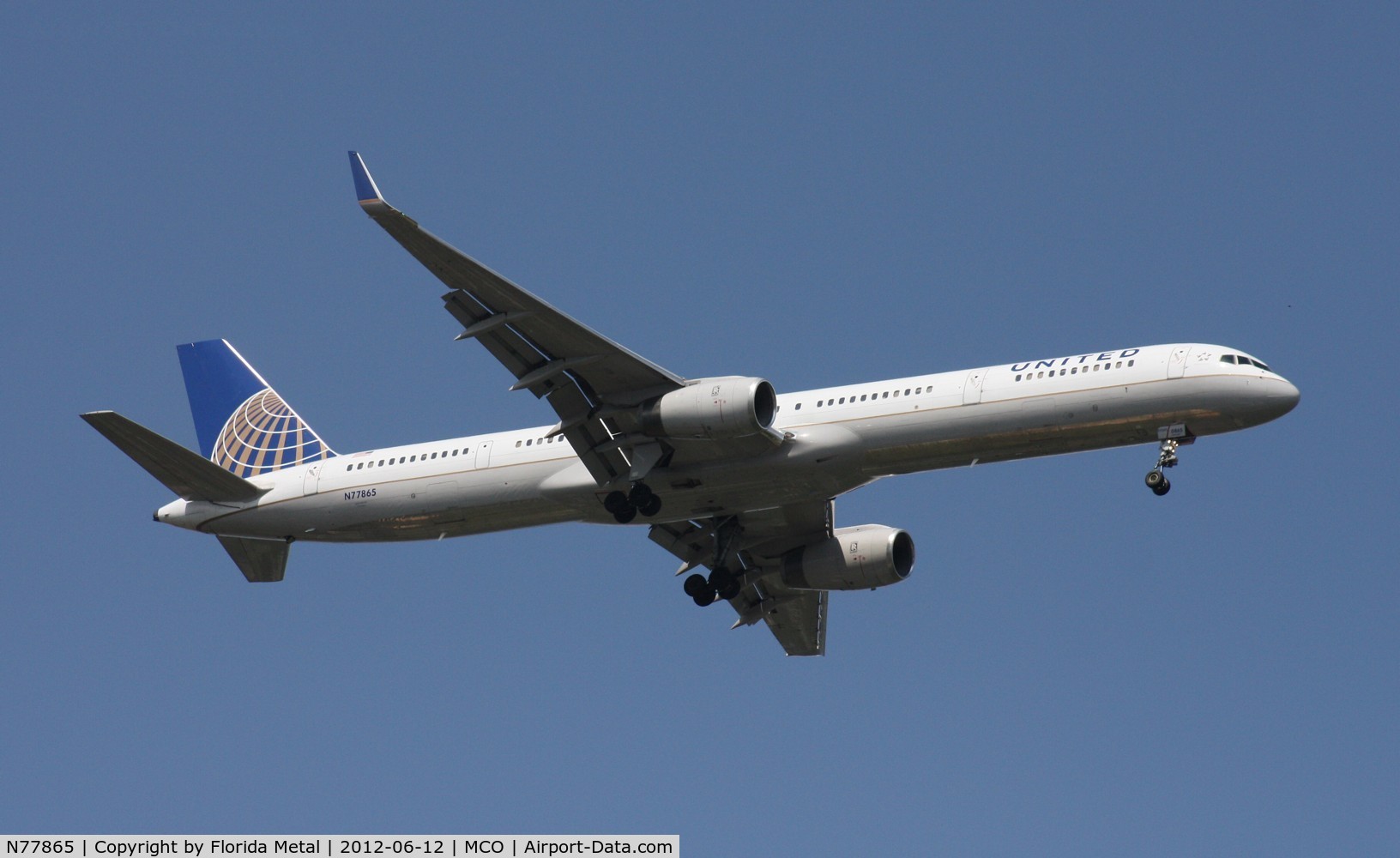 N77865, 2002 Boeing 757-33N C/N 32589, United 757-300