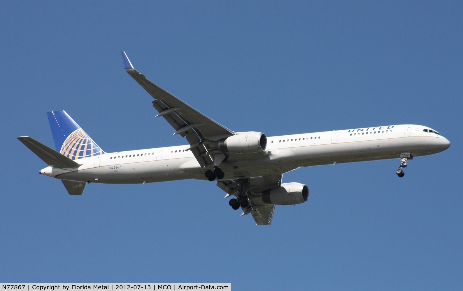 N77867, 2002 Boeing 757-33N C/N 32592, United 757-300