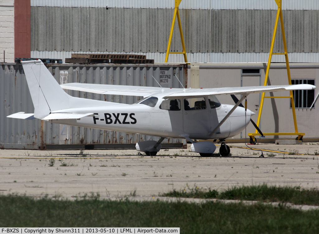 F-BXZS, Reims F172M Skyhawk Skyhawk C/N 1301, Parked at Boussiron area...