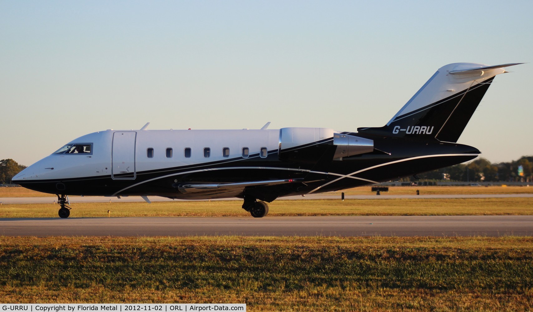 G-URRU, 2009 Bombardier Challenger 605 (CL-600-2B16) C/N 5821, Challenger 605 at NBAA