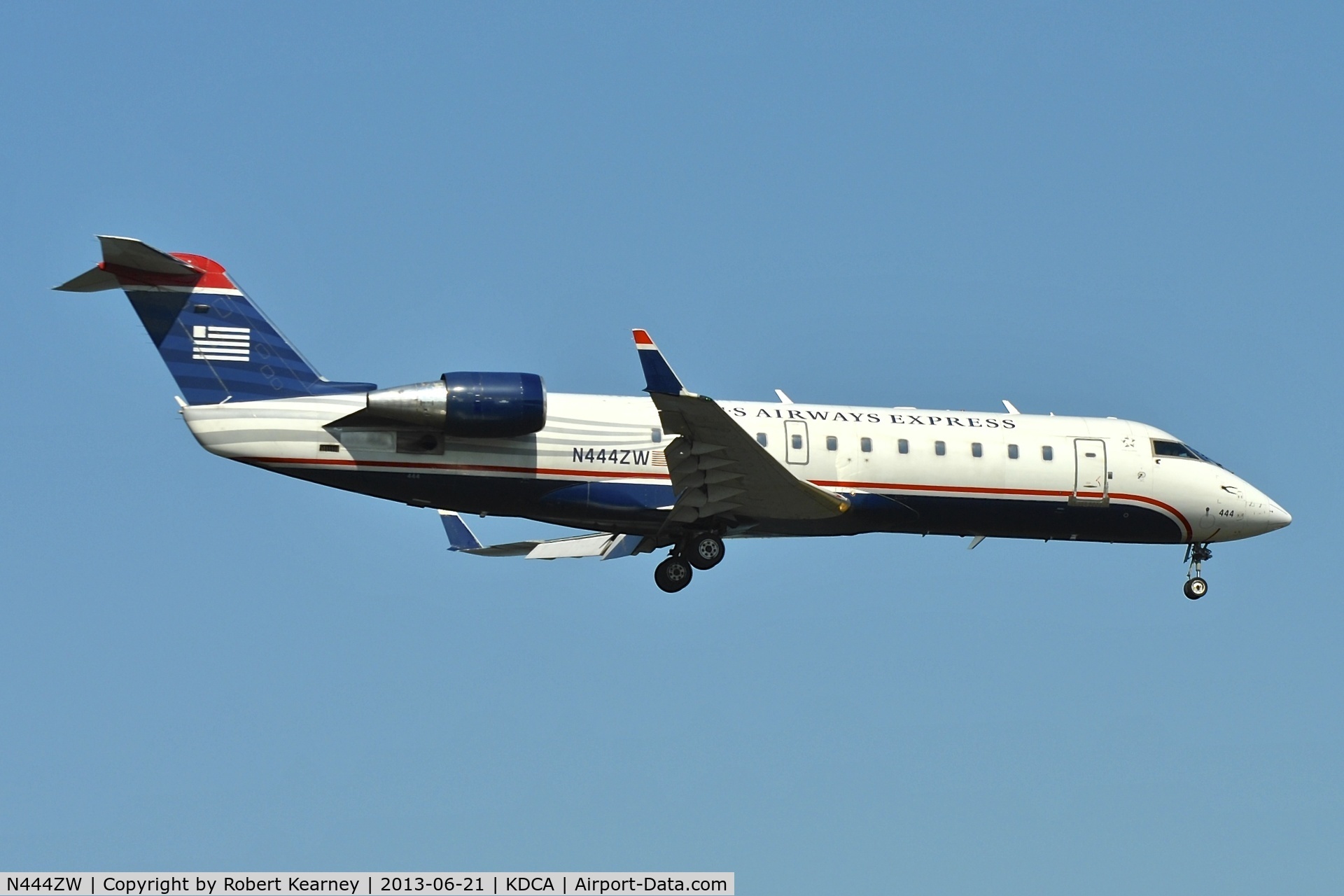 N444ZW, 2003 Canadair CRJ-200LR (CL-600-2B19) C/N 7788, On short finals for r/w 19