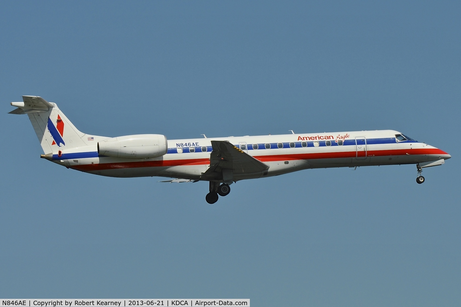 N846AE, 2003 Embraer ERJ-140LR (EMB-135KL) C/N 145692, On short finals for r/w 19