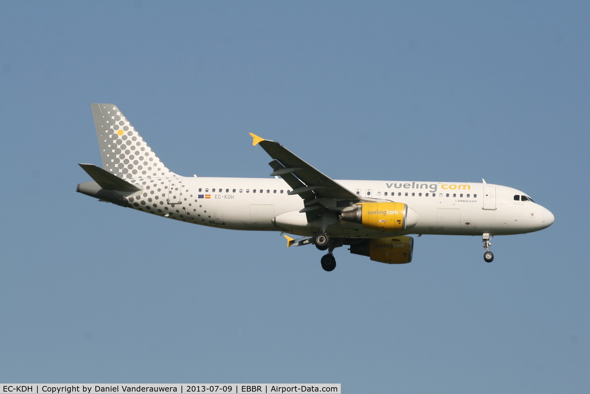 EC-KDH, 2007 Airbus A320-214 C/N 3083, Arrival of flight VY8988 to RWY 02