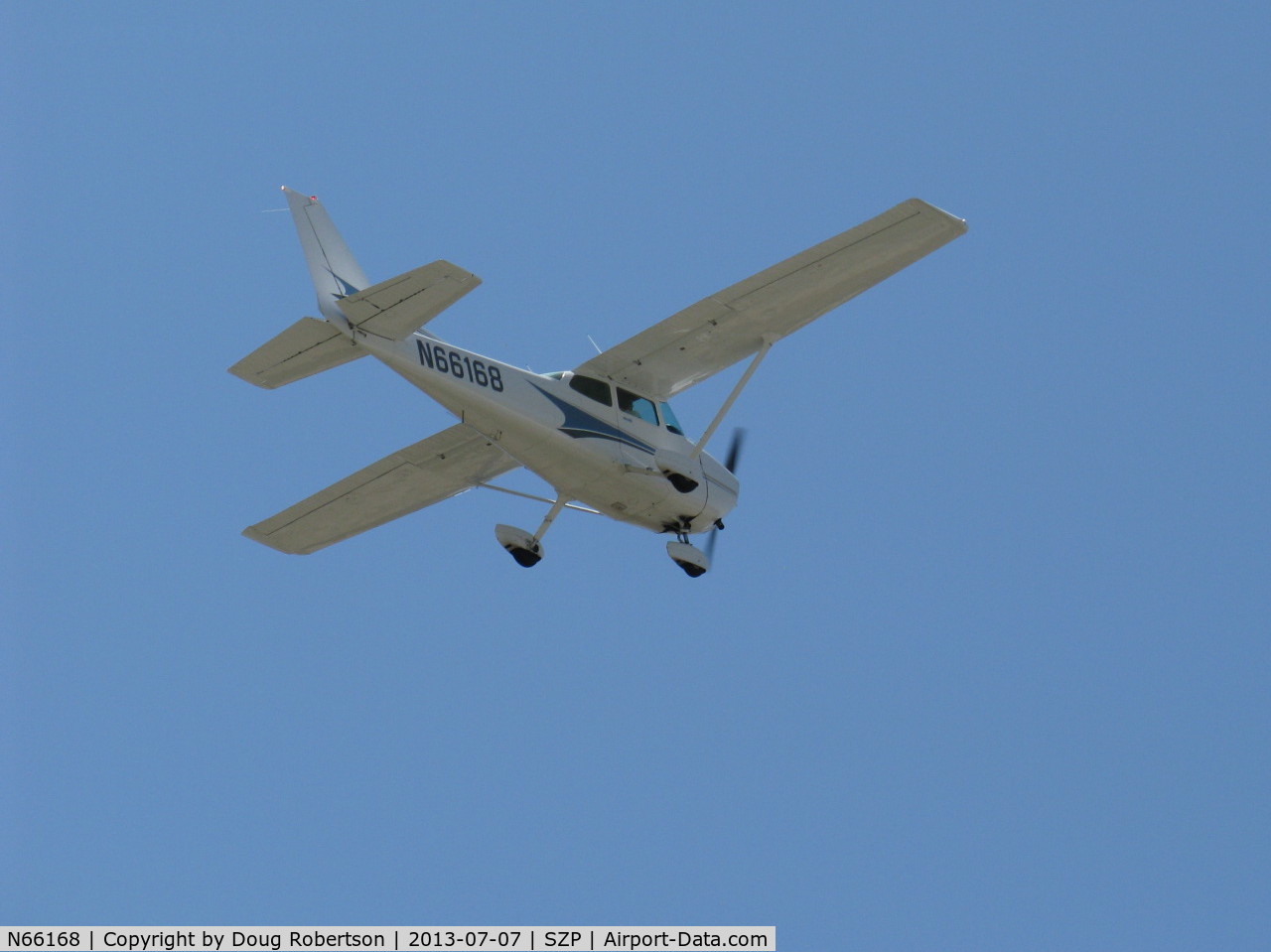 N66168, 1983 Cessna 172P C/N 17275974, 1983 Cessna 172P SKYHAWK II, Lycoming O-320-D2J 160 Hp, takeoff climb Rwy 22
