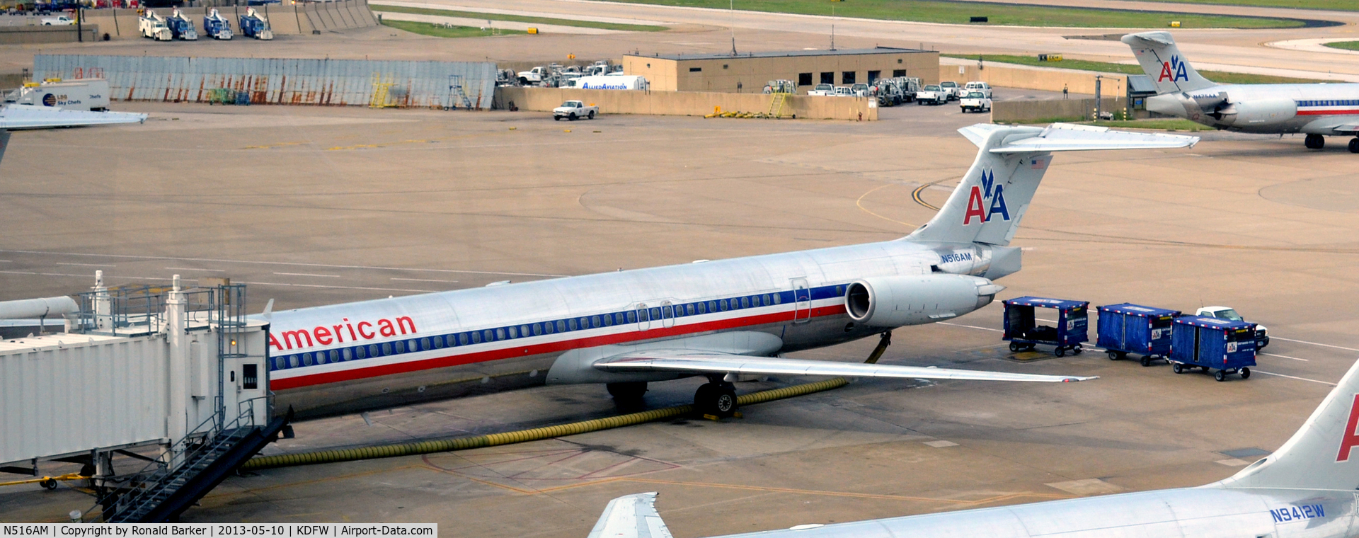 N516AM, 1990 McDonnell Douglas MD-82 (DC-9-82) C/N 49893, at gate DFW