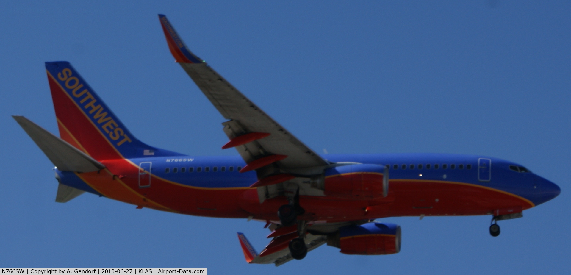 N766SW, 2000 Boeing 737-7H4 C/N 29806, Southwest Airlines, is here on short finals RWY 25L at Las Vegas Int´l(KLAS)