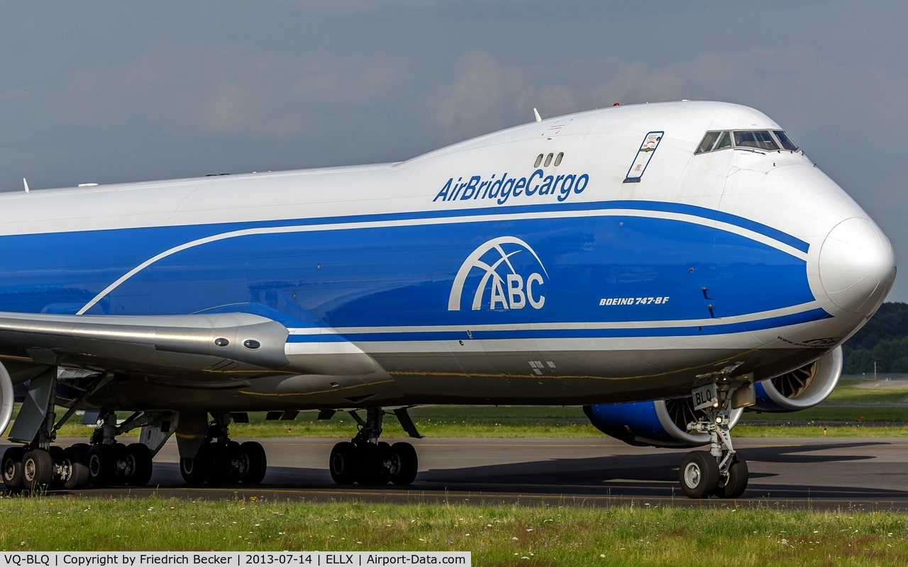 VQ-BLQ, 2011 Boeing 747-8HVF/SCD C/N 37581, taxying to the active