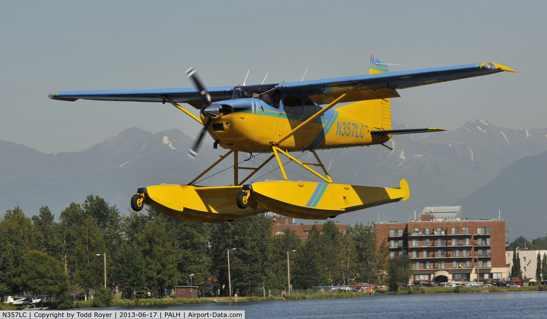 N357LC, 1981 Cessna A185F Skywagon 185 C/N 18504295, Landing at Lake Hood