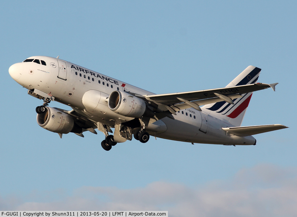 F-GUGI, 2004 Airbus A318-111 C/N 2350, Climbing after take off... Aircraft in new modified Air France c/s now...