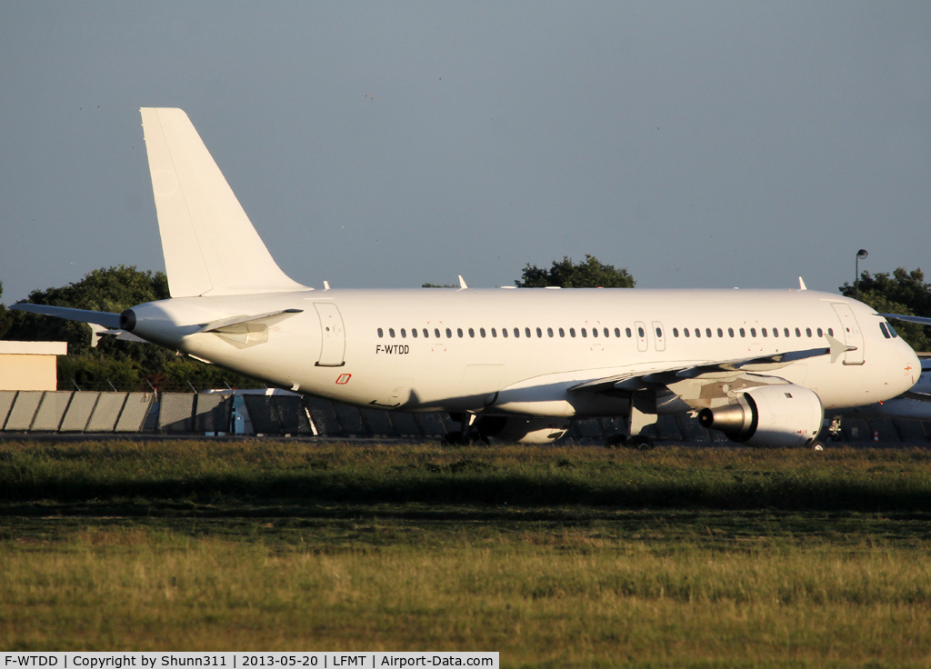 F-WTDD, 1993 Airbus A320-212 C/N 438, Stored in all white c/s... Ex. CAA-Compagnie Africaine d'Aviation... For Ghadames Airlines