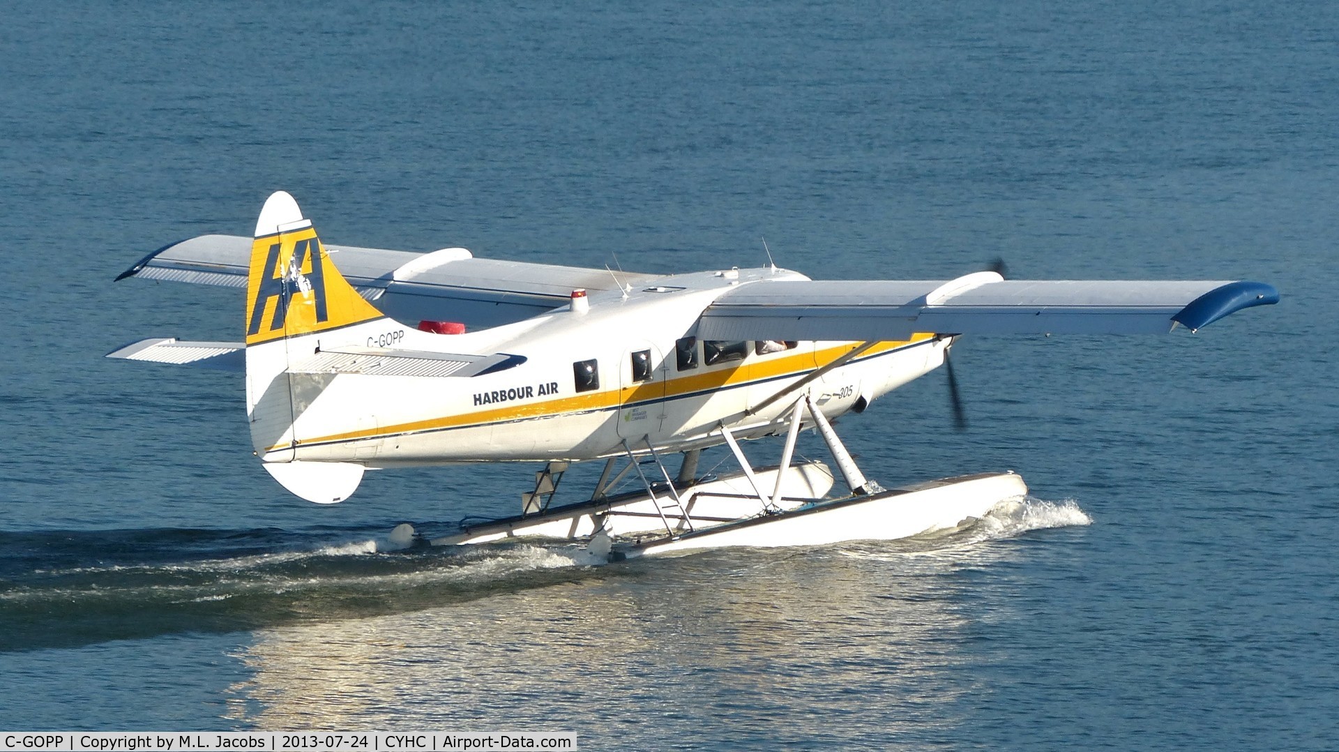 C-GOPP, 1959 De Havilland Canada DHC-3 Turbo Otter C/N 355, Harbour Air #305 taxiing for takeoff in Coal Harbour.