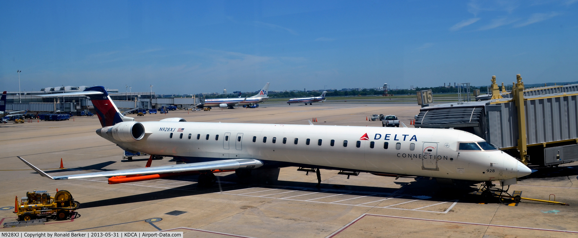 N928XJ, 2008 Bombardier CRJ-900ER (CL-600-2D24) C/N 15190, Gate 15 DCA
