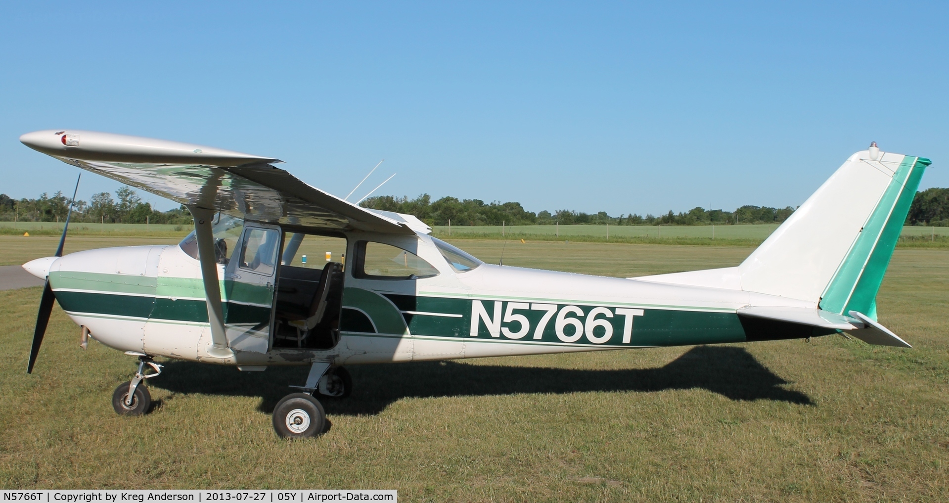 N5766T, 1964 Cessna 172E C/N 17251666, 2013 Henning Fly-in Breakfast