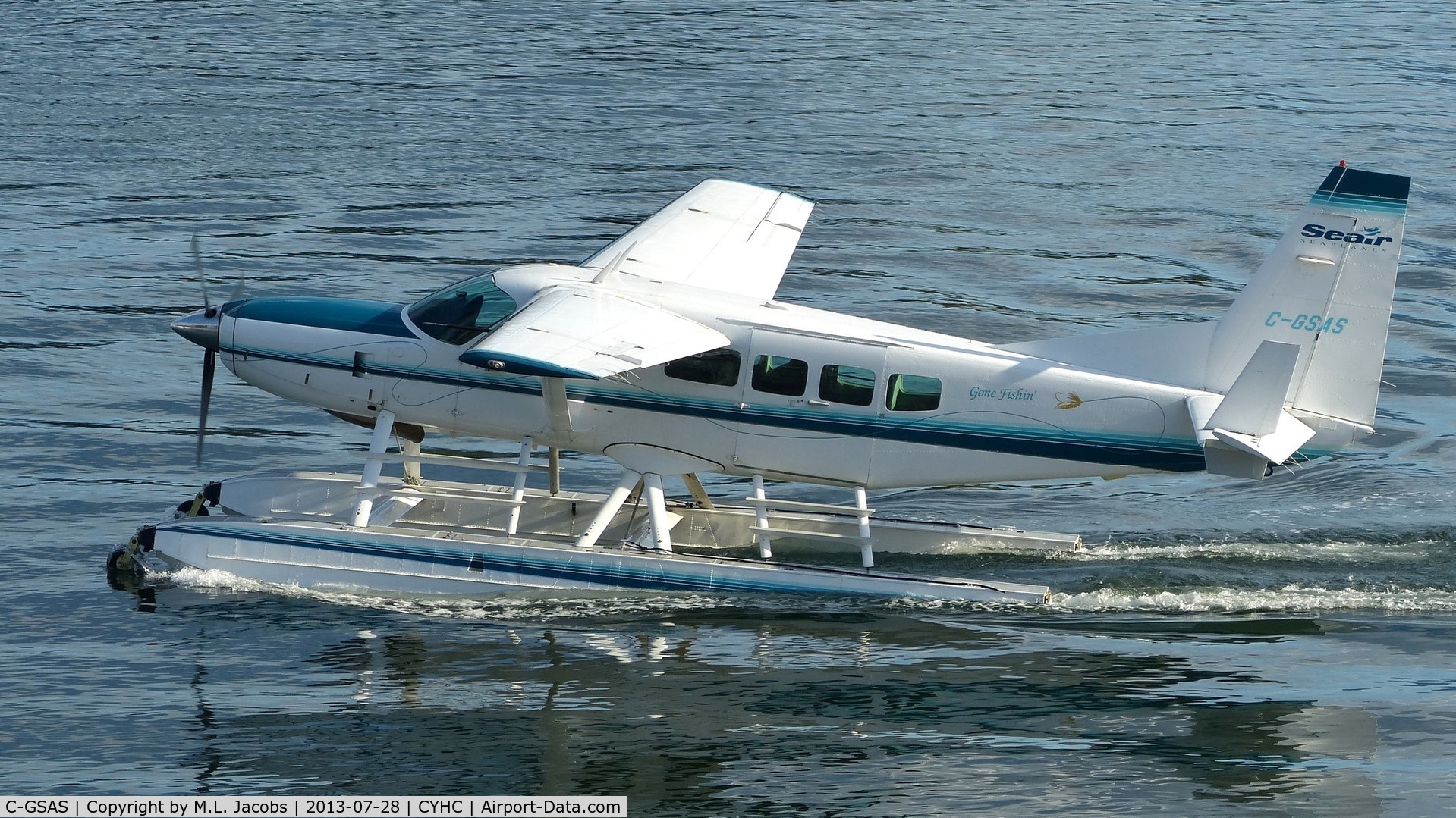 C-GSAS, 2001 Cessna 208 Caravan I C/N 20800341, Seair Seaplanes Cessna taxiing to the terminal in Coal Harbour.