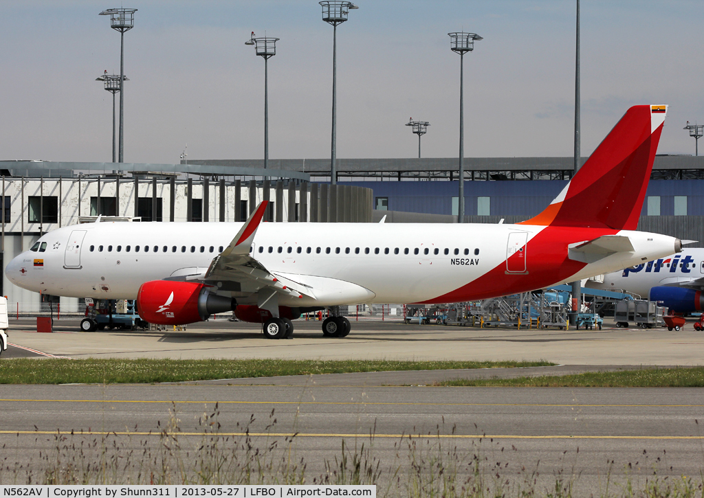 N562AV, 2013 Airbus A320-214 C/N 5622, Waiting his delivery...