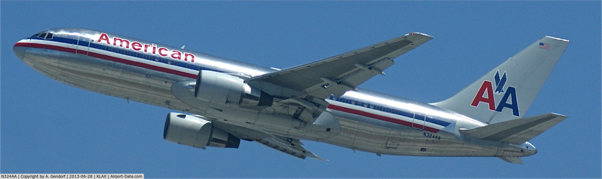 N324AA, 1986 Boeing 767-223 C/N 22325, American Airlines, is leaving Los Angeles Int´l(KLAX)