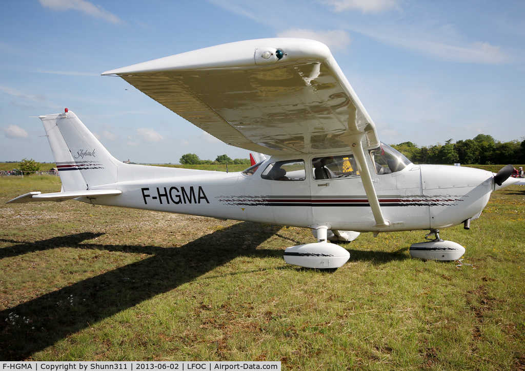 F-HGMA, Cessna 172R C/N 17280065, Parked in the grass during LFOC Open Day