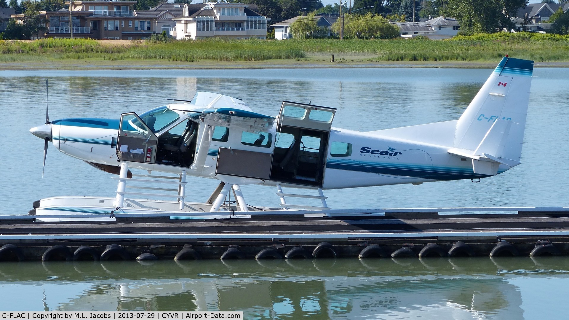 C-FLAC, 2002 Cessna 208 Caravan I C/N 20800357, Seair Seaplanes Cessna at the Fraser River terminal dock and ready for the next flight.