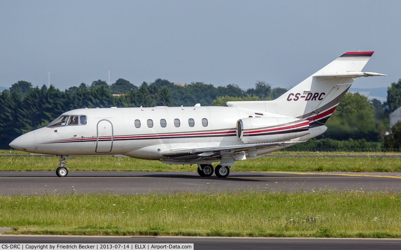 CS-DRC, 2005 Raytheon Hawker 800XP C/N 258714, taxying to the stand