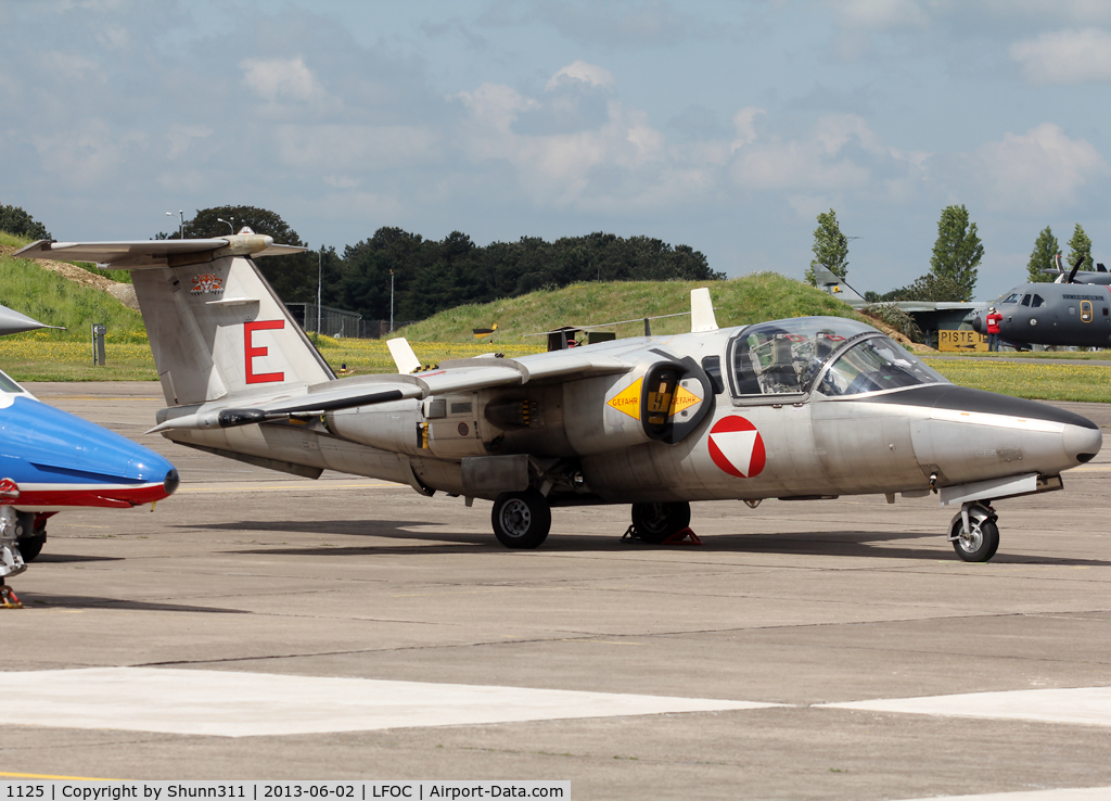 1125, Saab 105OE C/N 105425, Used as a demo aircraft during LFOC Open Day 2013...