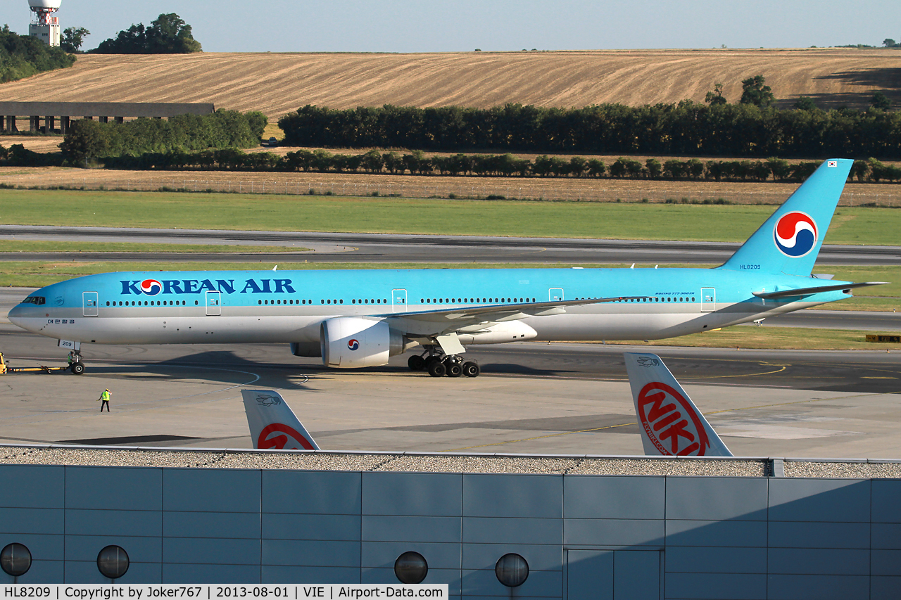 HL8209, 2010 Boeing 777-3B5/ER C/N 37646, Korean Air