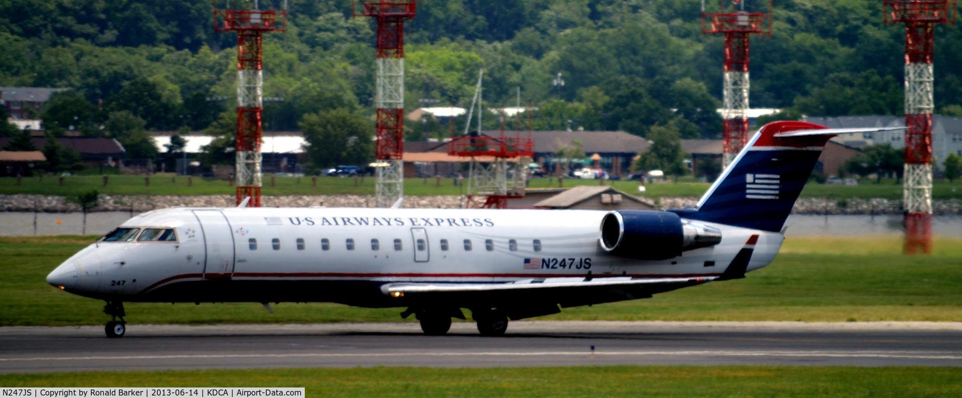 N247JS, 2004 Bombardier CRJ-200ER (CL-600-2B19) C/N 7922, Landing DCA
