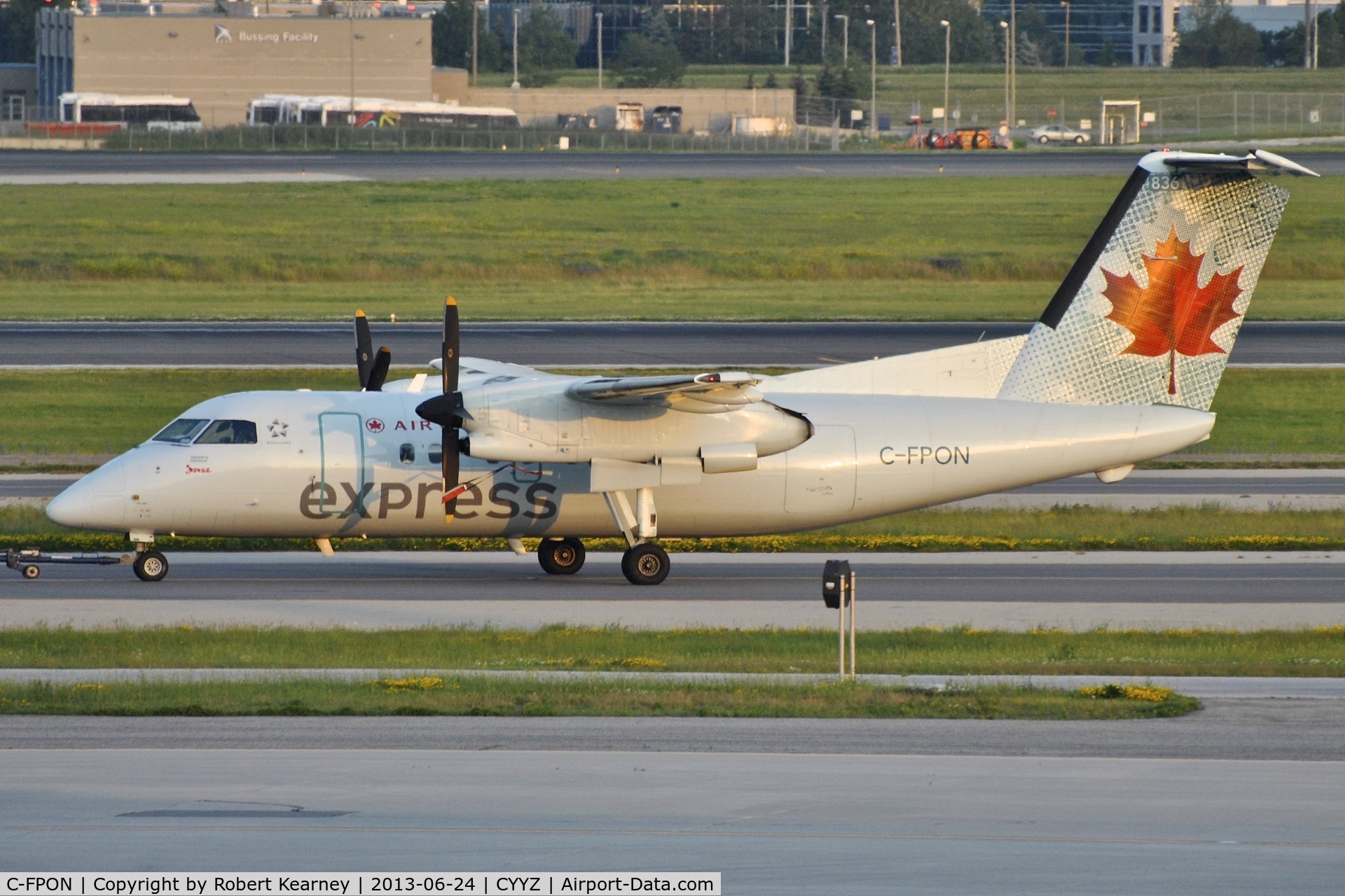 C-FPON, 1989 De Havilland Canada DHC-8-102 Dash 8 C/N 171, Taxiing out for departure