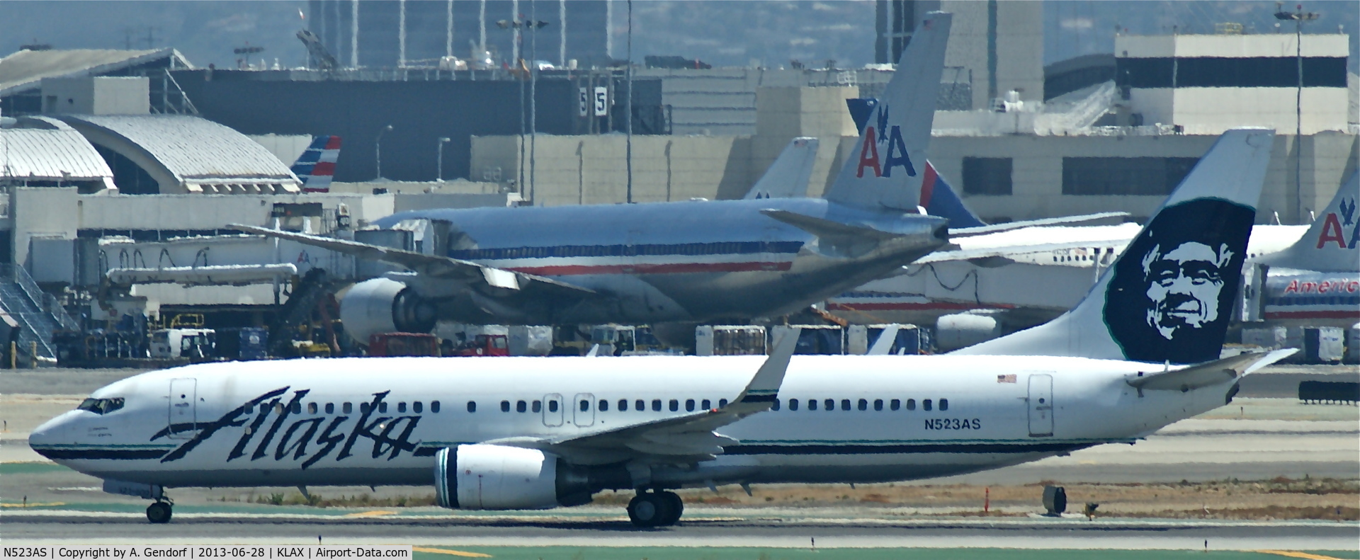 N523AS, 2009 Boeing 737-890 C/N 35194, Alaska Airlines, seen here taxiing at Los Angeles Int´l(KLAX)