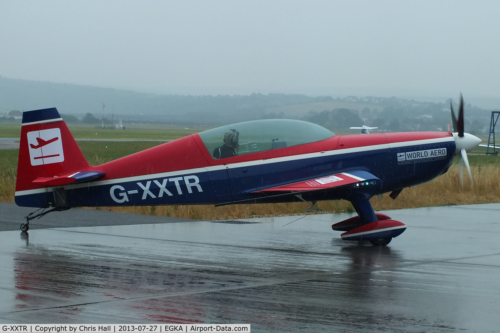 G-XXTR, 2000 Extra EA-300L C/N 126, privately owned