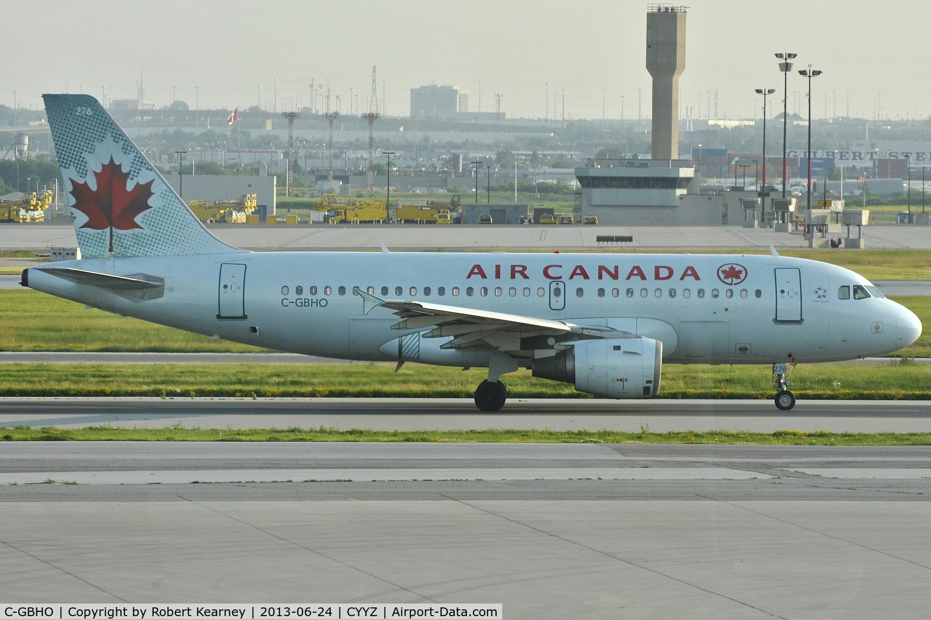 C-GBHO, 1998 Airbus A319-114 C/N 779, Taxiing in after arrival
