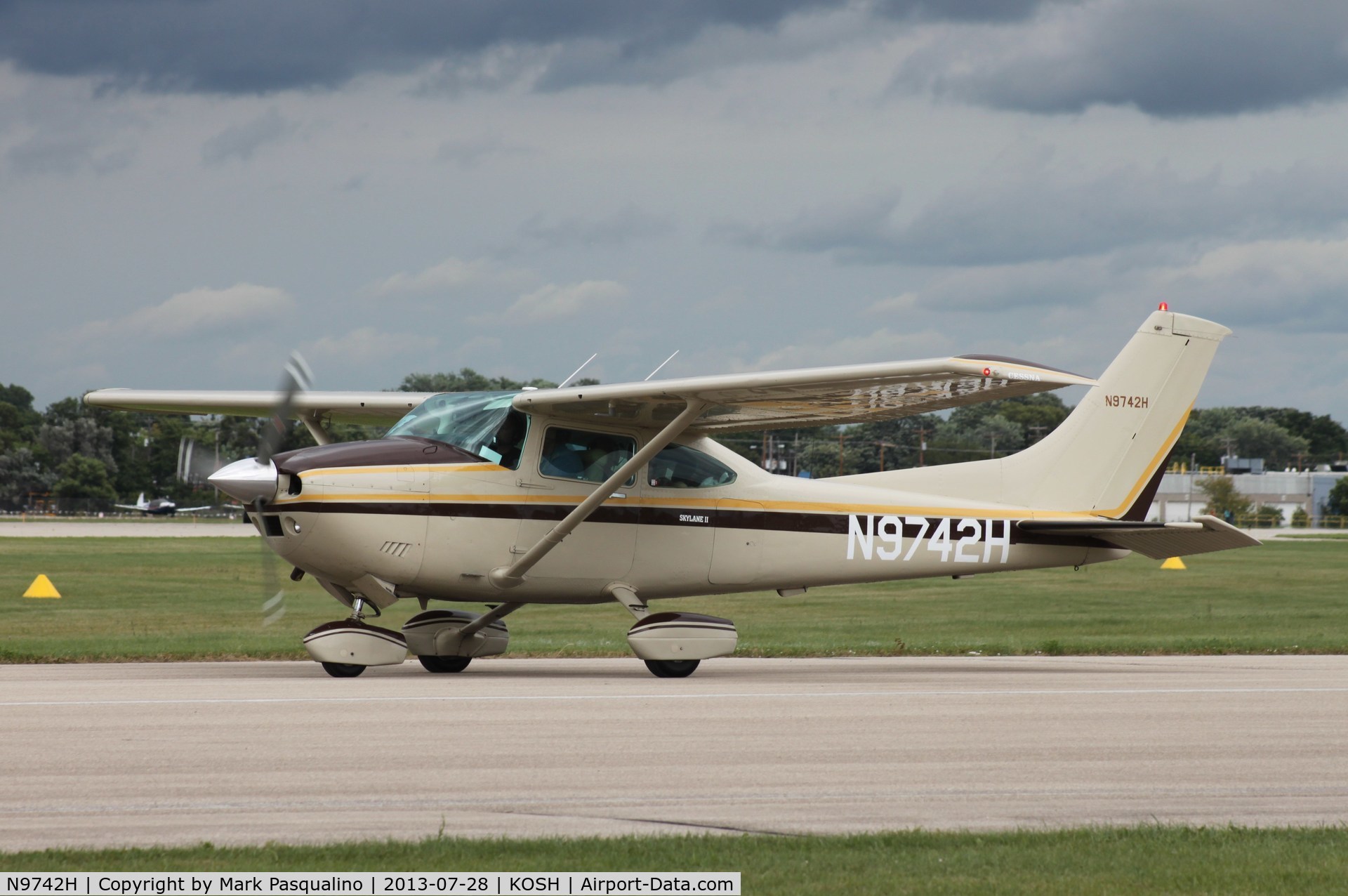 N9742H, 1981 Cessna 182R Skylane C/N 18267989, Cessna 182R