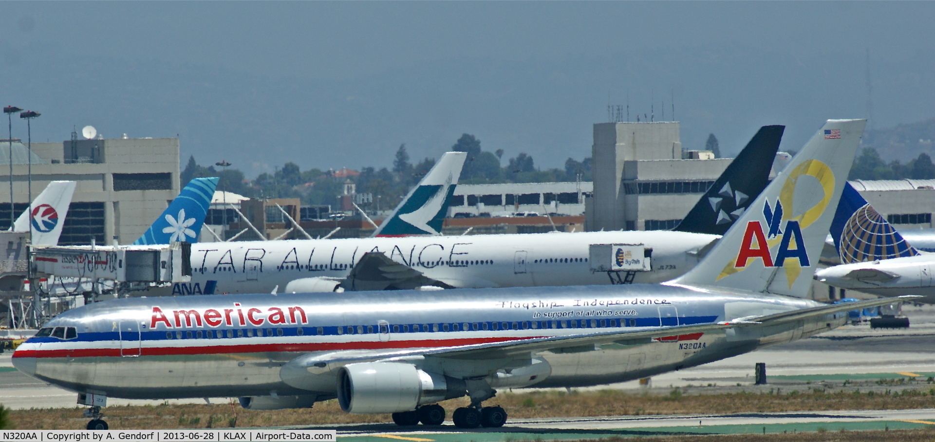 N320AA, 1985 Boeing 767-223 C/N 22321, American Airlines (Flagship Independence cs.), seen here taxiing at Los Angeles Int´l(KLAX)