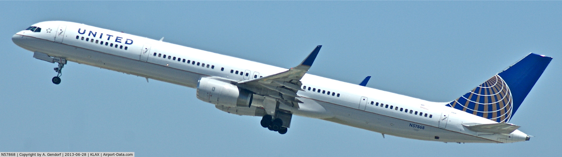 N57868, 2002 Boeing 757-33N C/N 32590, United, seen here departing from Los Angeles Int´l(KLAX)