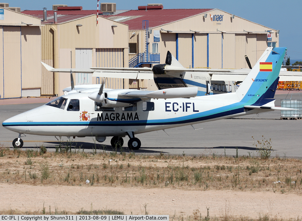 EC-IFL, Vulcanair P-68C C/N 412, Return to his parking after refuelling...