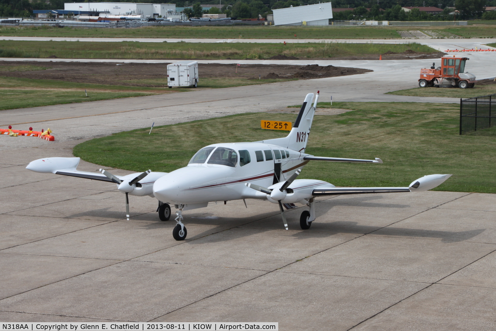 N318AA, 1975 Cessna 402B C/N 402B0854, Seen from the viewing point above the terminal.