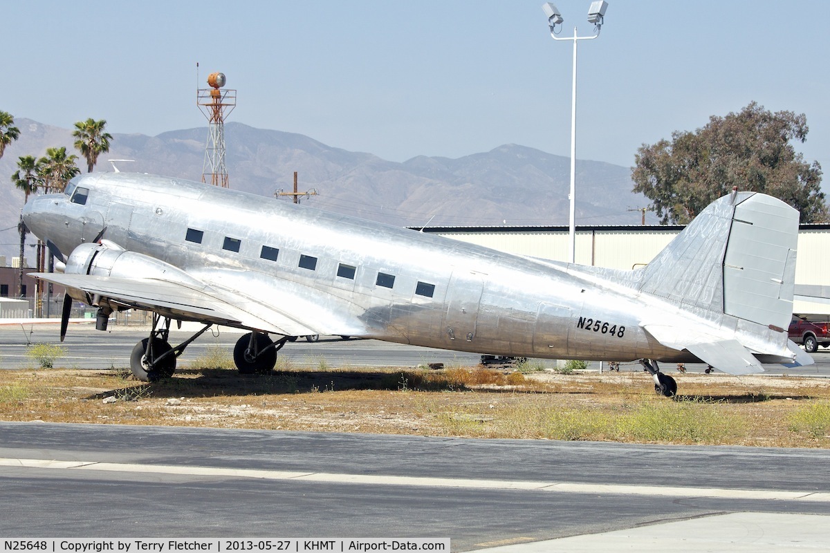 N25648, 1940 Douglas DC-3-G202A C/N 2236, At Hemet - Ryan Field , California