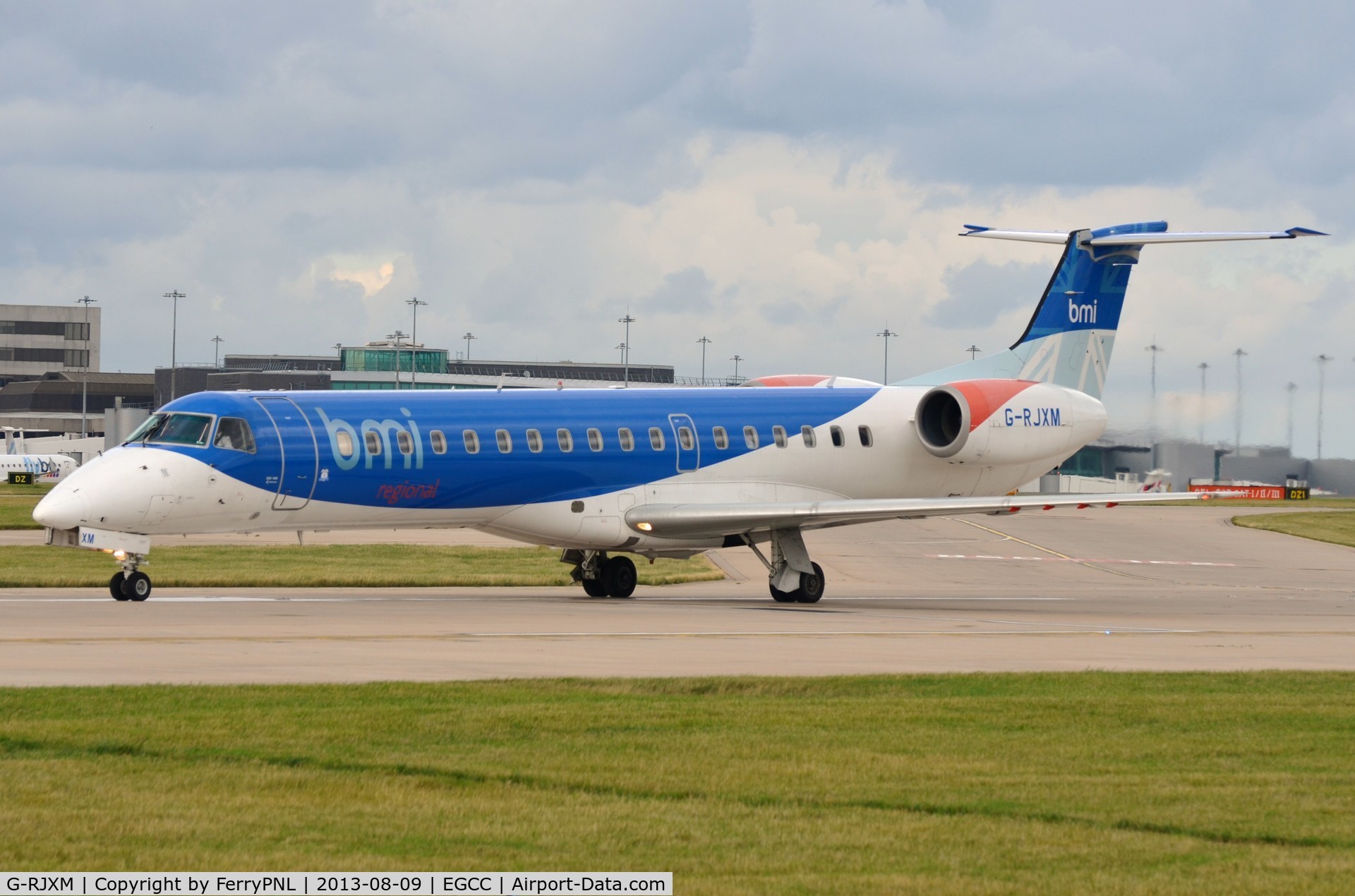 G-RJXM, 2000 Embraer ERJ-145MP (EMB-145MP) C/N 145216, BMI Regional ERJ145 lining up.