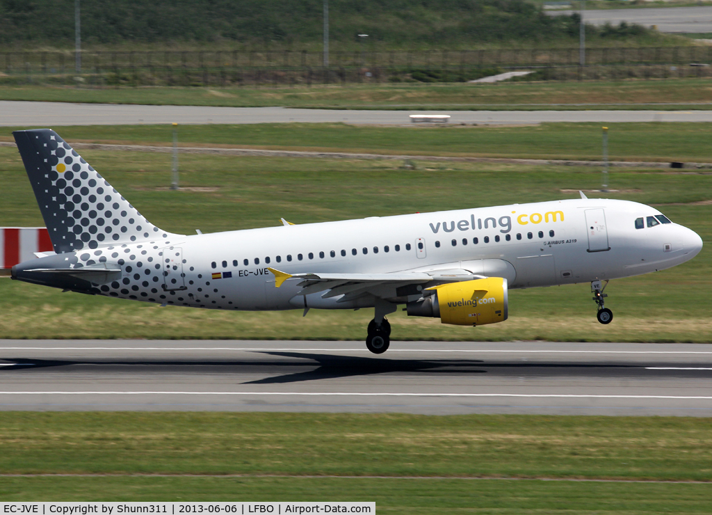 EC-JVE, 2006 Airbus A319-111 C/N 2843, Landing rwy 14R
