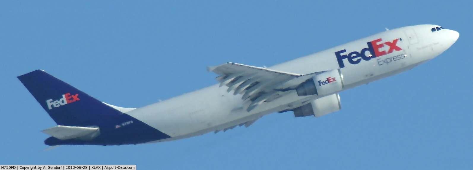N750FD, 1990 Airbus A300B4-622R C/N 555, FedEx, is climbing out Los Angeles Int´l(KLAX)