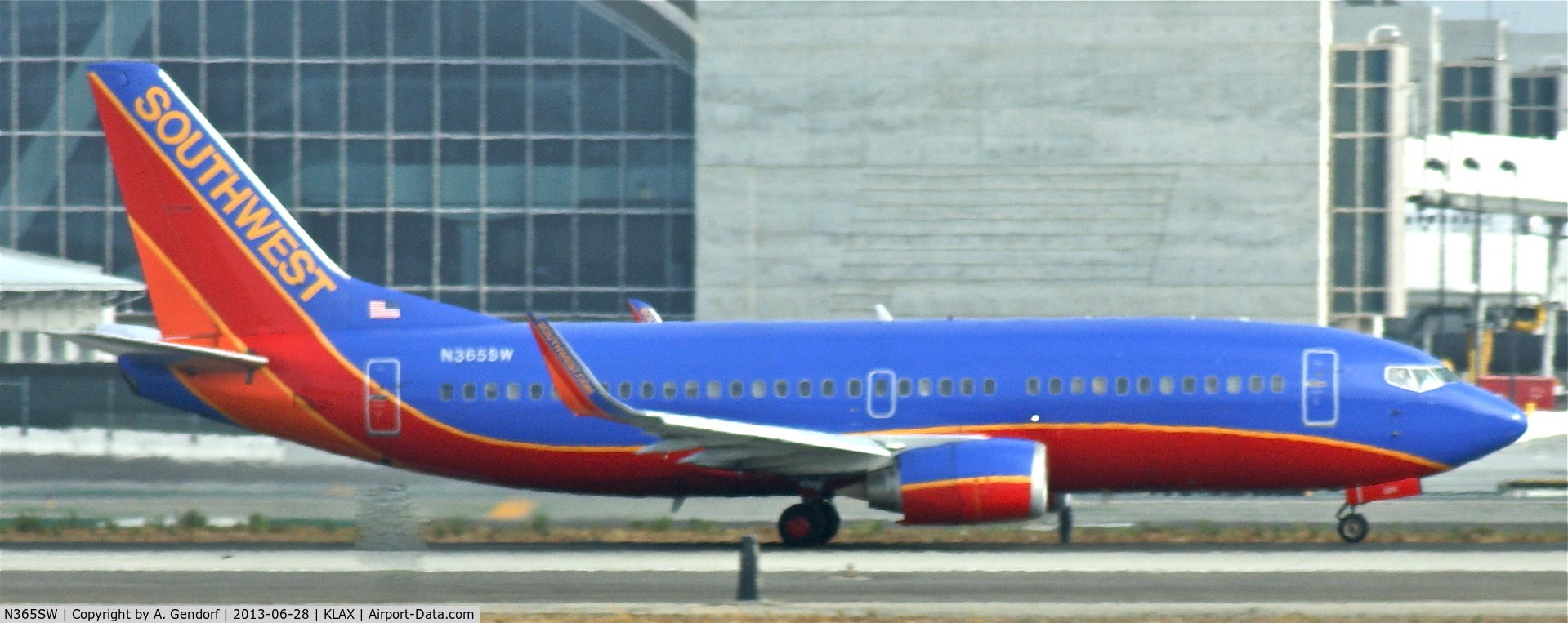 N365SW, 1993 Boeing 737-3H4 C/N 26576, Southwest Airlines, seen here on RWY 24L at Los Angeles Int´l(KLAX)