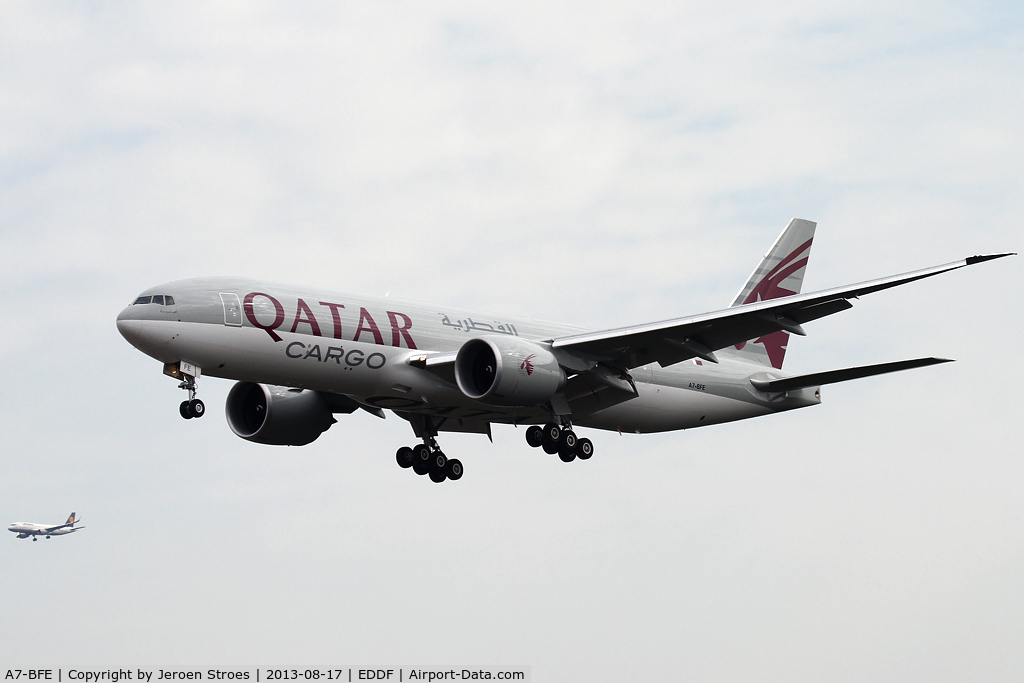 A7-BFE, 2013 Boeing 777-FDZ C/N 39644, parallel approach