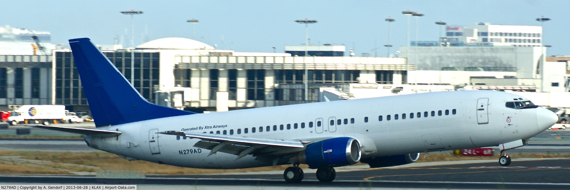 N279AD, 1992 Boeing 737-4Q8 C/N 26279, Xtra Airways (operated by Xtra Airways ttl.), is landing at Los Angeles Int´l(KLAX)
