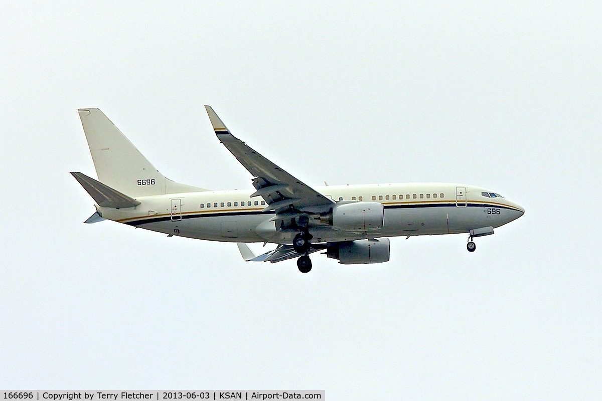 166696, 2011 Boeing C-40A Clipper C/N 40577/3687, Overhead Balboa Park on approach to San Diego International , California